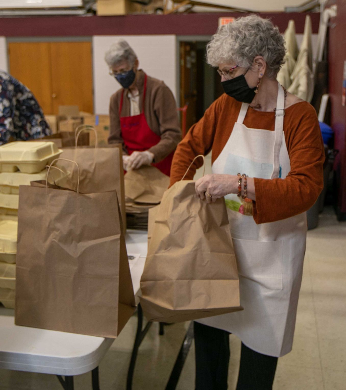St. Luke's United Methodist Church gives drive-through Thanksgiving meals